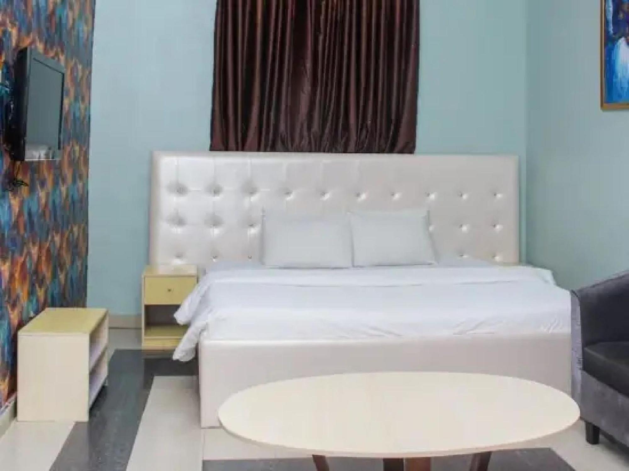 Room In Lodge - Ambience Hotels Abujahome For Leisure And Business Travellers Экстерьер фото